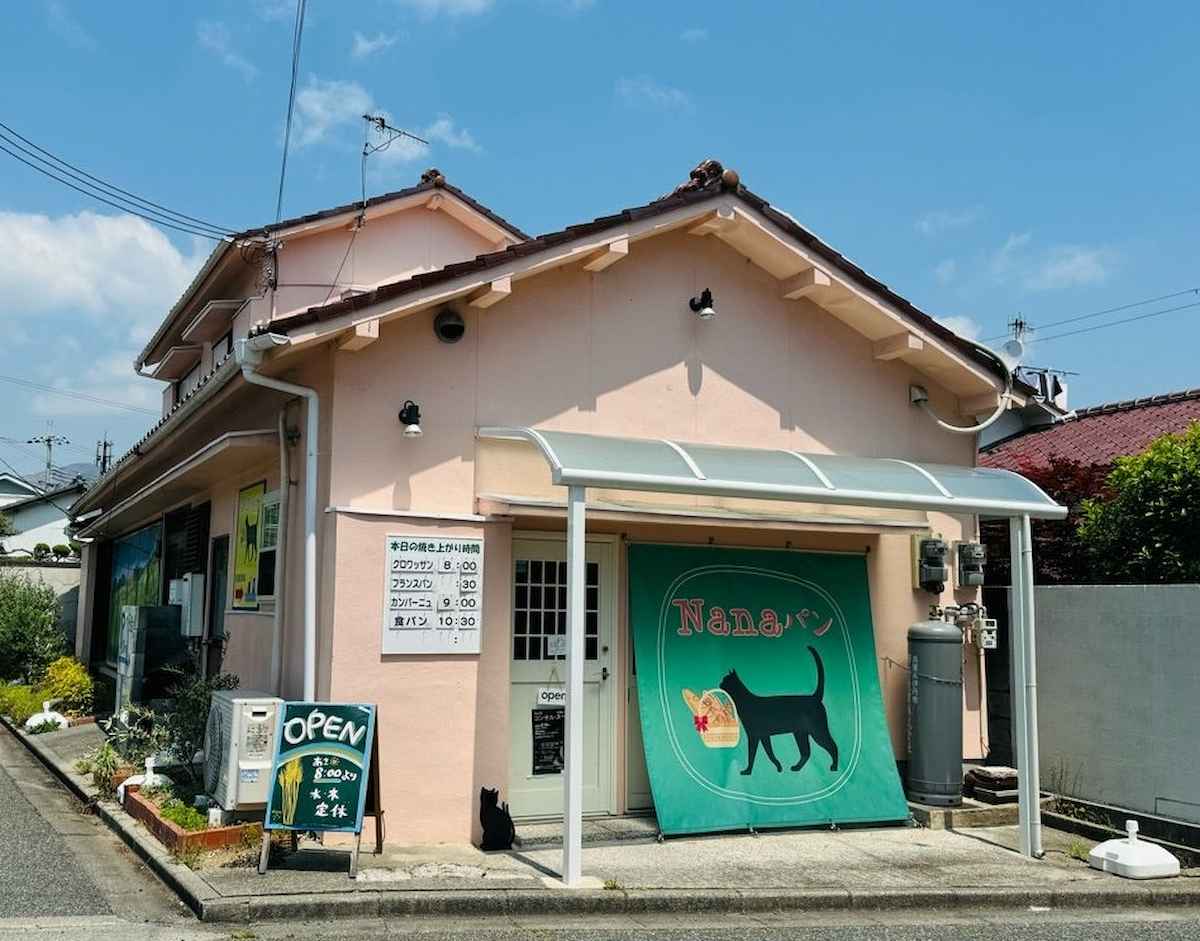 店のキャラクターに使われているのは飼い猫の「ヤマト」くん