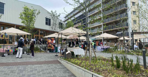 北鈴蘭台駅前のゲート広場で地域のにぎわい作りのイベント「KITAICHI」開催　神戸市