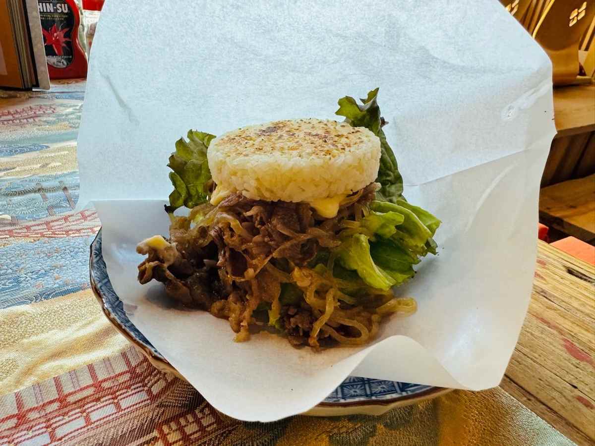 「玄米焼肉バーガー」650円（税込）