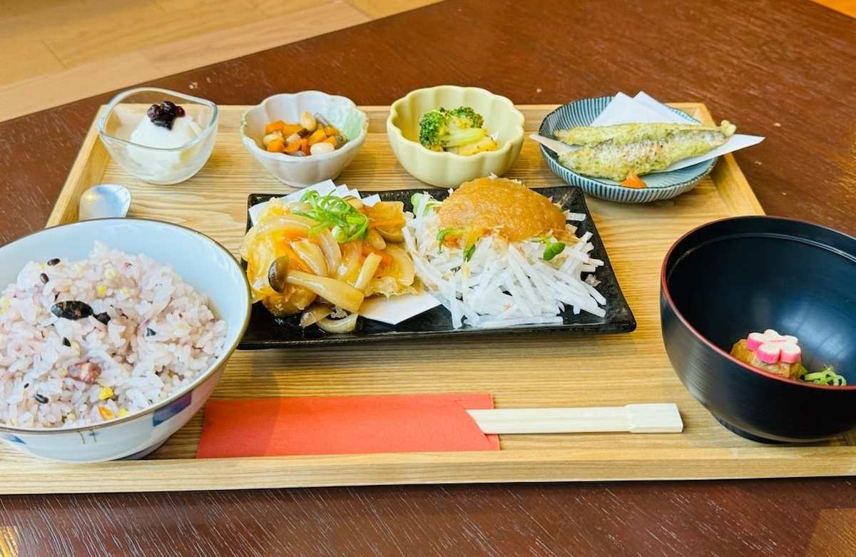 魚がメインの「和禾ランチ」1,500円（税込）＋200円でコーヒーか紅茶付き