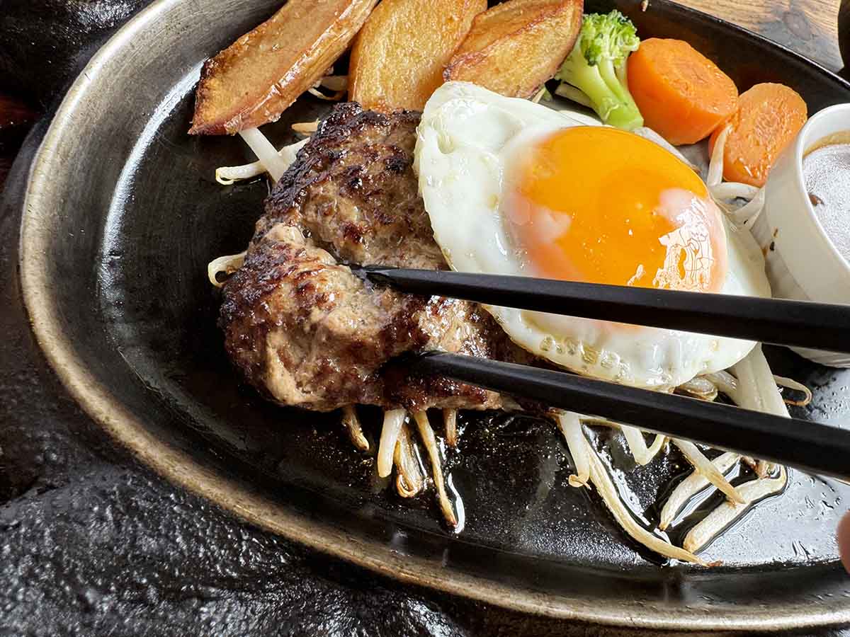 北伊丹の『JUNK』でステーキ肉を使用したハンバーグを食べてきました　伊丹市 [画像]