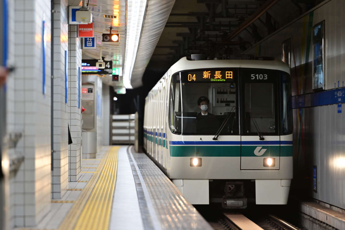 『帰ってきた あぶない刑事』×神戸市営地下鉄コラボでマナー啓発を実施中　神戸市ほか [画像]