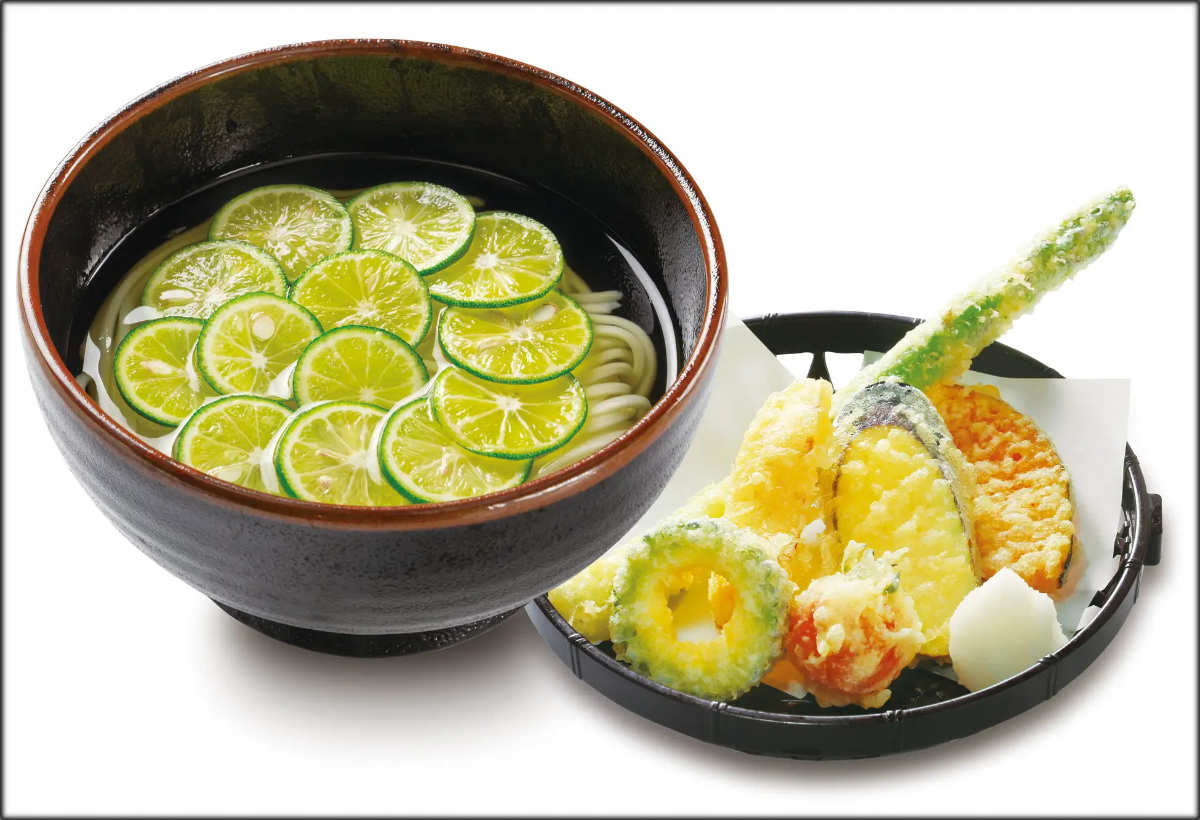 「夏野菜の天ぷらとすだちのひやかけうどん」1,133円（税込）