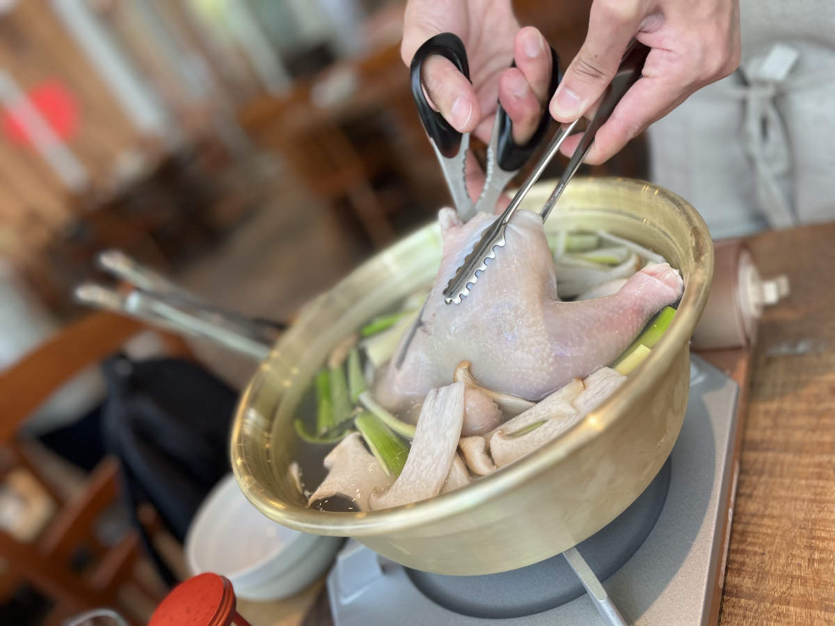 旧居留地の『晴レ時々タッカンマリ食堂』で韓国で人気の鶏鍋を食べ放題　神戸市 [画像]