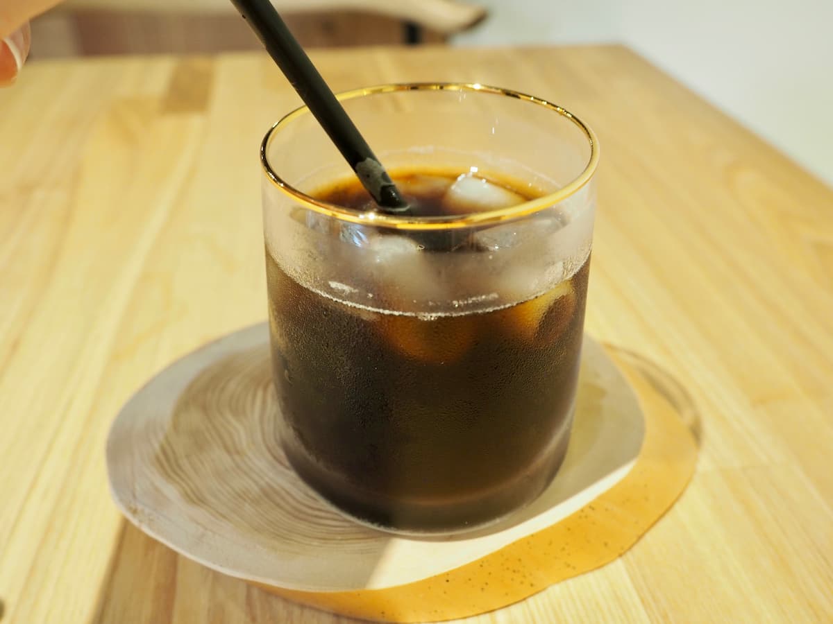 「食後のコーヒー」200円（税込）カフェタイムには、季節のスイーツが並んでいることもあるんだとか