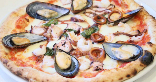 『TRATTORIA PIZZERIA CiRO』で明石の魚介たっぷり薪窯ピッツアを堪能　明石市