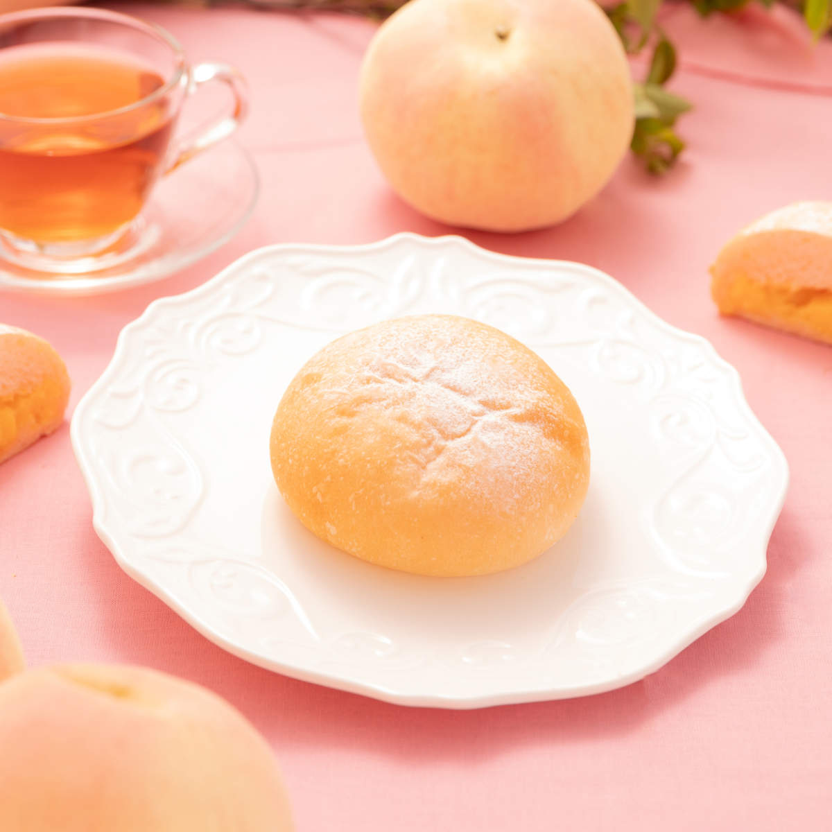 「桃のクリームパン」 281円（税込）&nbsp;