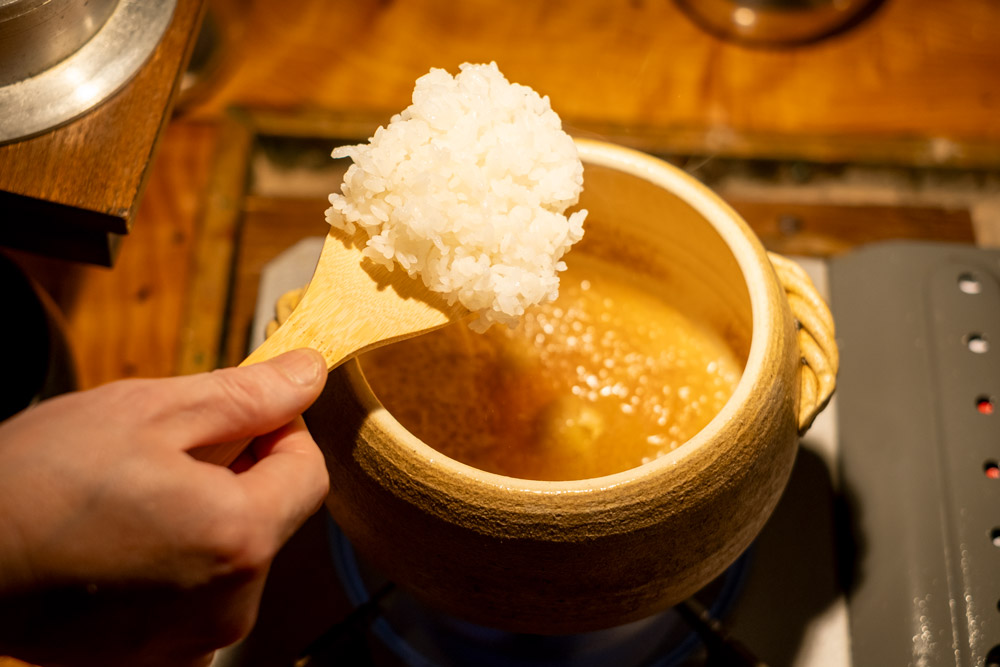米の一粒一粒が立った炊きたてご飯を贅沢に使用