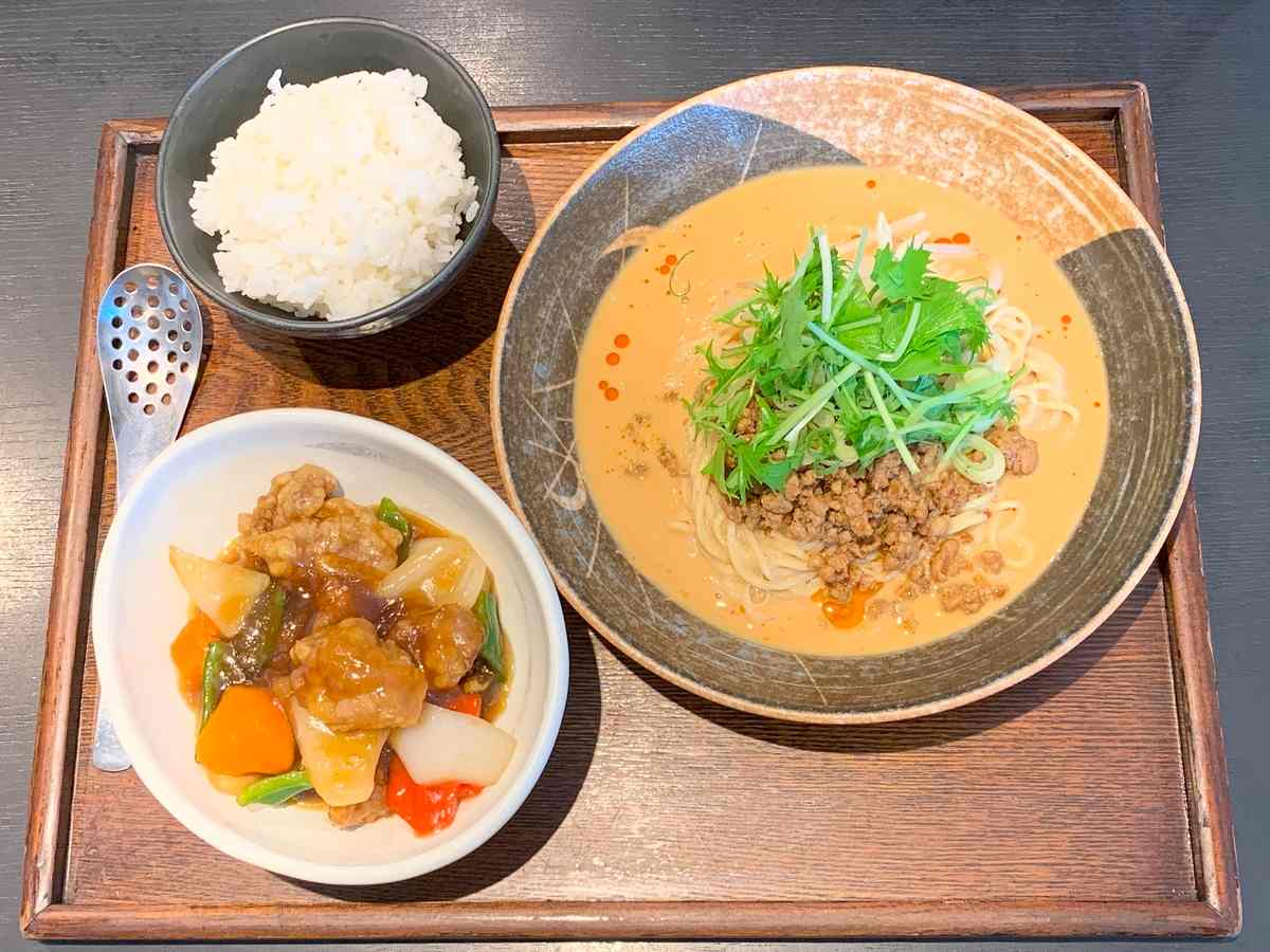 冷やし担々麺と酢豚のセット　1,650円（税込）