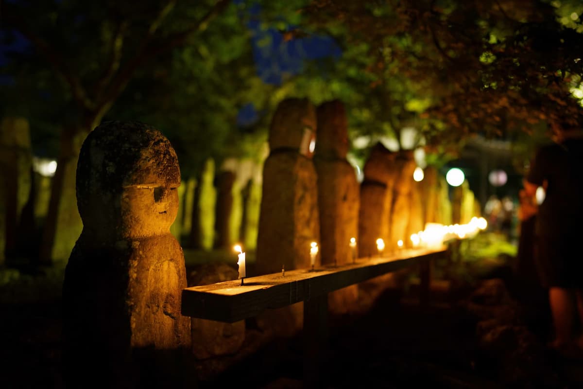 羅漢寺で「五百羅漢 千灯会」開催　加西市 [画像]