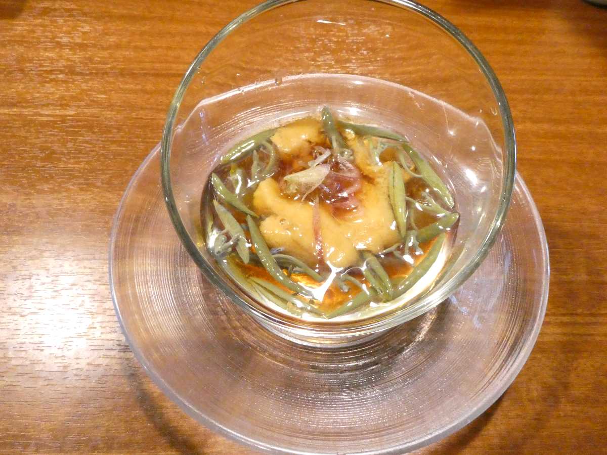 「ウニとジュンサイの酢の物」