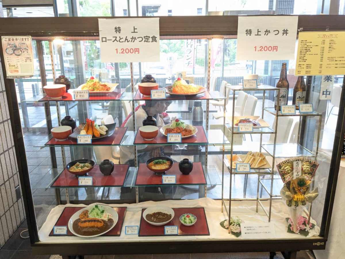 昭和通りにある『レストランマキ』で「海老フライ＆唐揚げ定食」を食べてきました　尼崎市 [画像]