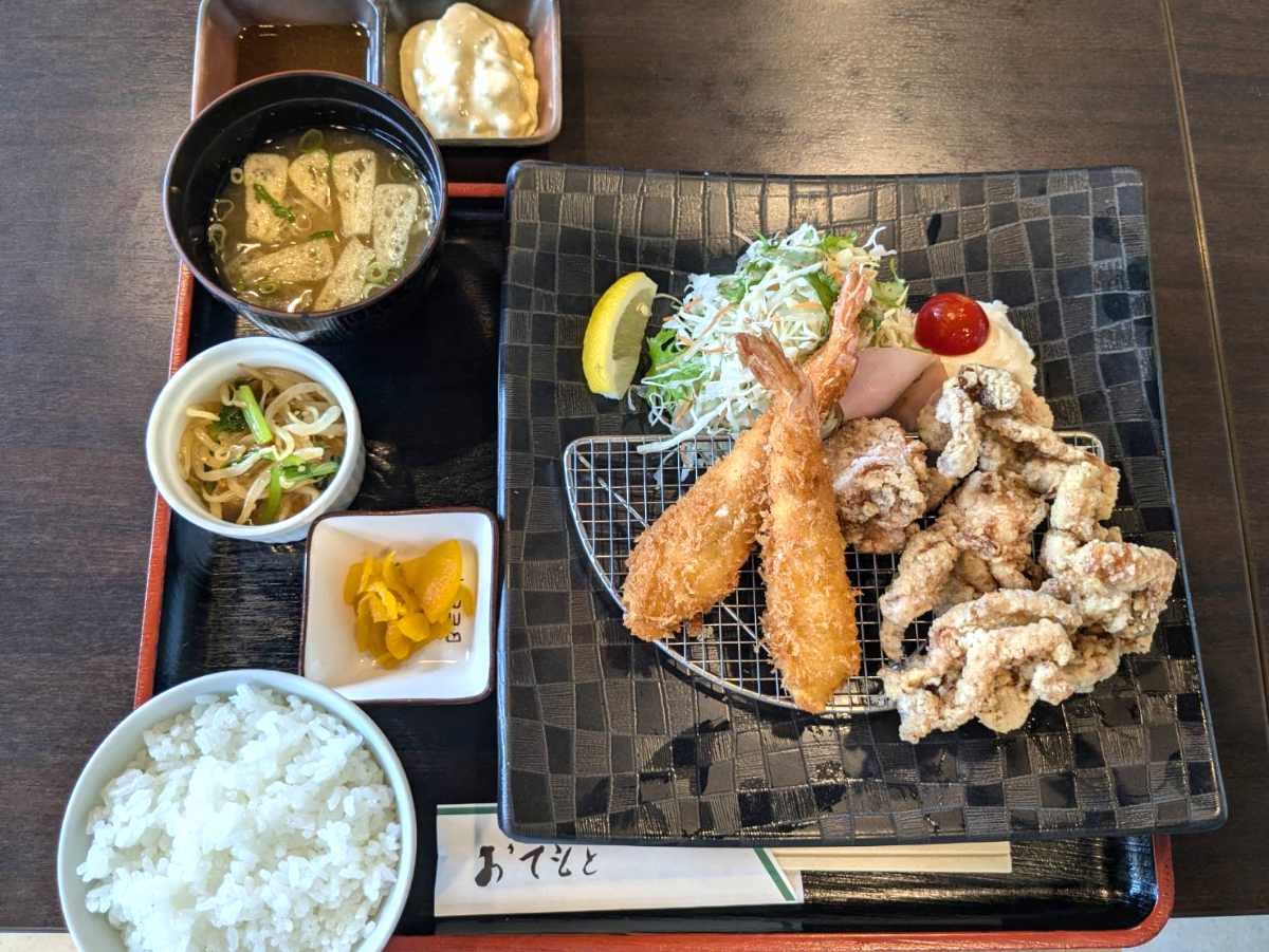 「海老フライ＆唐揚げ定食」1,000円（税込）