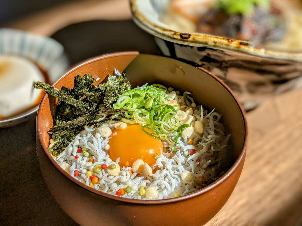 尾崎漁港すぐそば『麺とシーサー わとわ 淡路島』で絶品「沖縄そば」を堪能　淡路市 [画像]