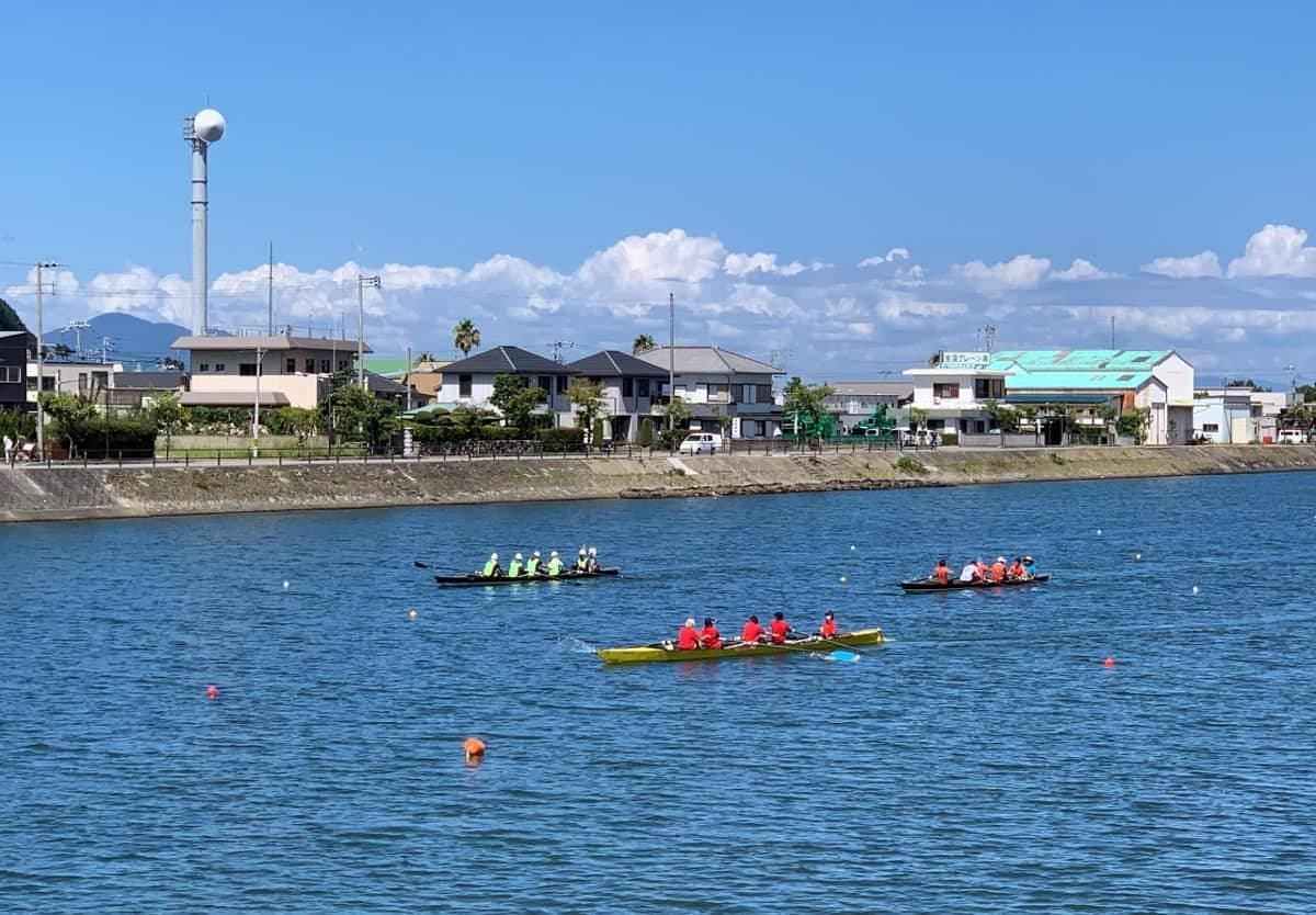 のどかな風景の中レースが繰り広げられます