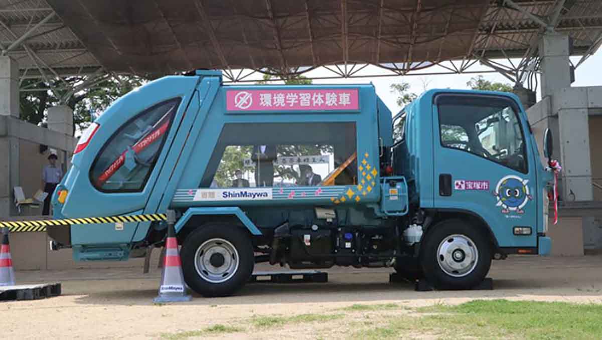 末広中央公園に「はたらくくるま」が大集合！キッチンカーやブースなども多数出店 宝塚市 [画像]