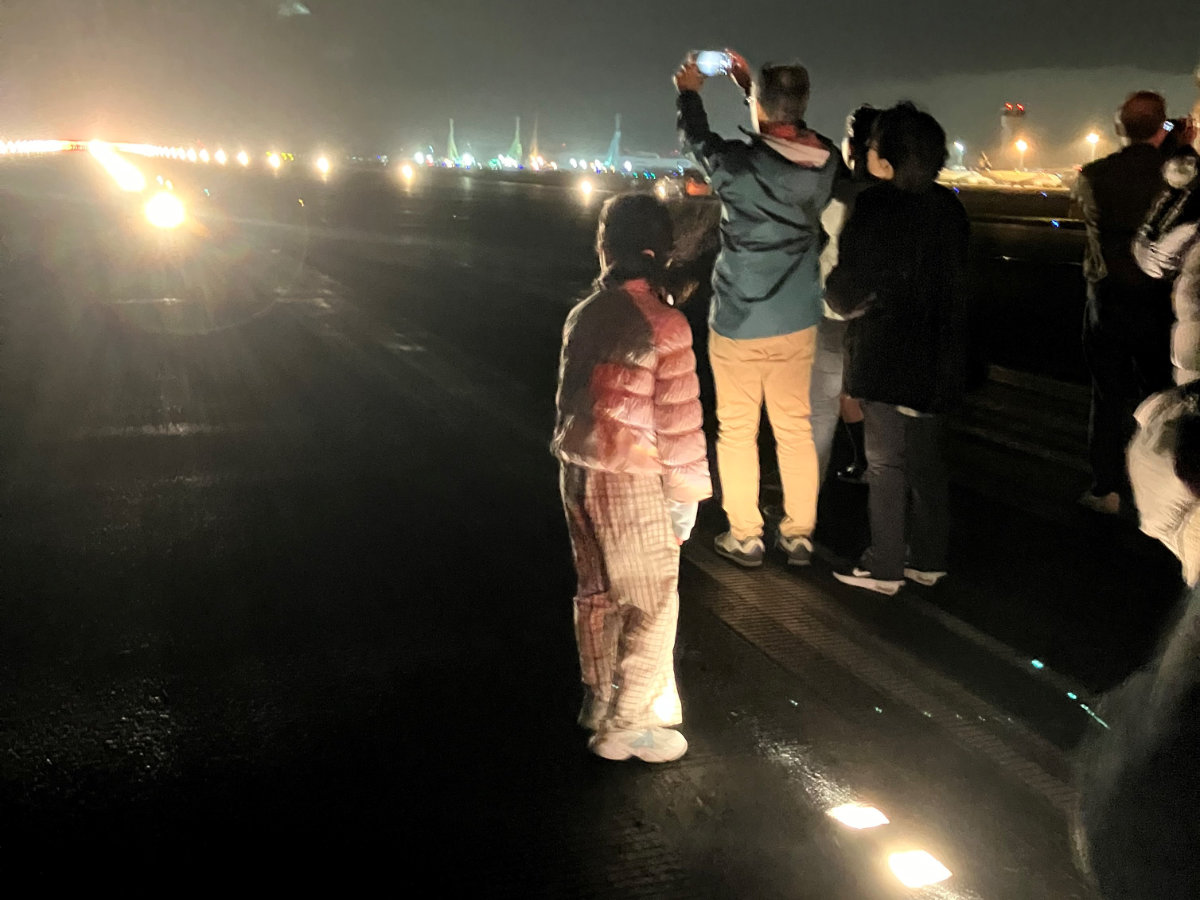 神戸空港で「滑走路ナイトウォークツアー」開催　神戸市 [画像]