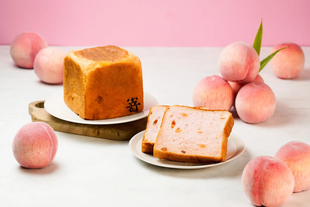 ふんわり香る桃の食パン 1,000円（税込）