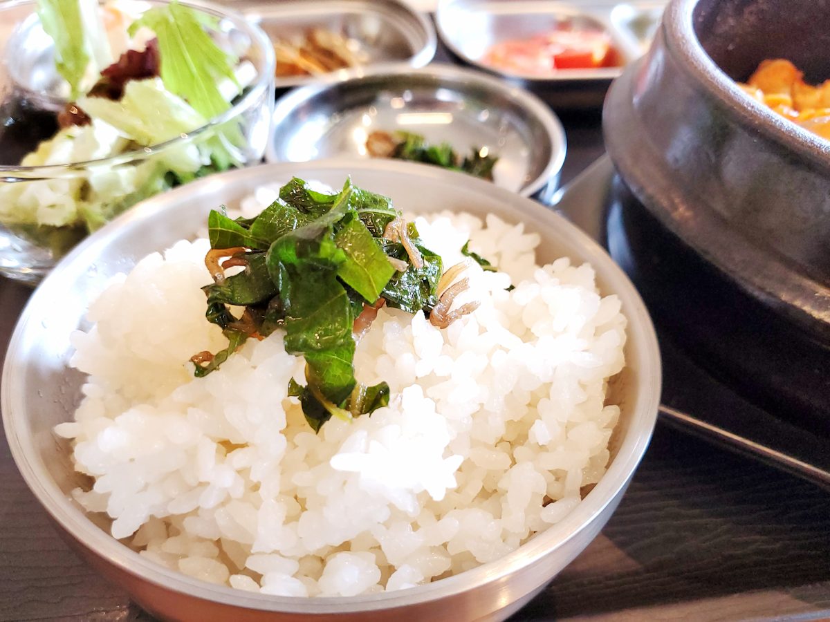 キュートでお洒落な韓国カフェ『カフェハヌル（cafehanul）』で絶品韓国料理とパフェを堪能　神河町 [画像]