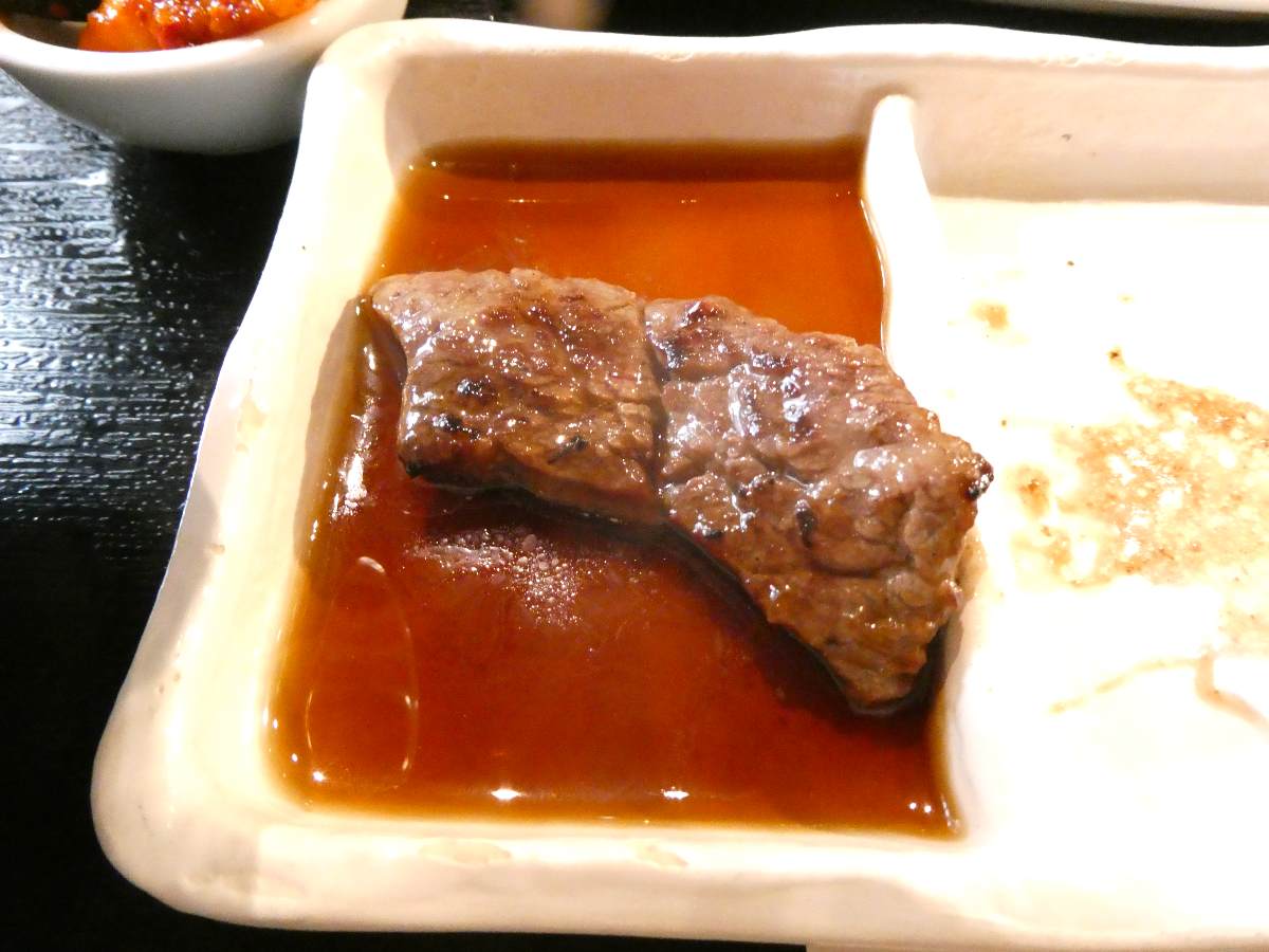 JR尼崎駅近く『肉と鍋 さとり』の土日祝限定ランチ「牛ホルモン&amp;ハラミ定食」を実食 尼崎市 [画像]