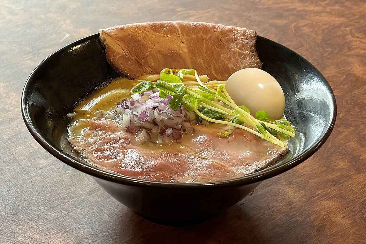 「濃厚鶏白湯らぁ麺（特製）」1,150円（税込）