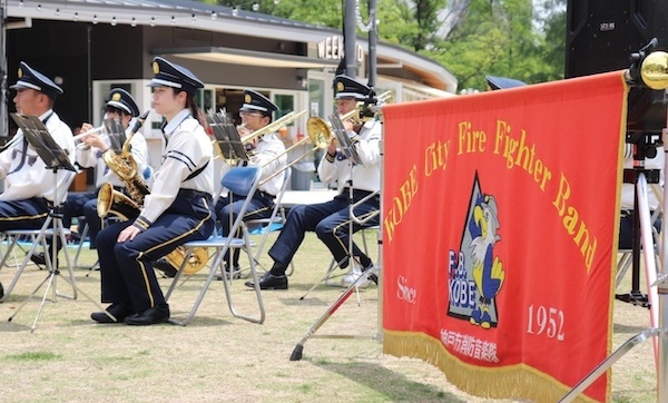 神戸市消防音楽隊が東遊園地で演奏を披露♪「秋のグリーンコンサート」 神戸市 [画像]