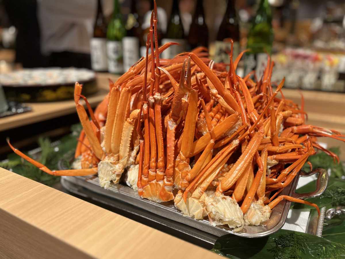 バイキングレストラン『THE HARBOR Buffet Dining』でカニ食べ放題のブッフェを体験 神戸市 [画像]