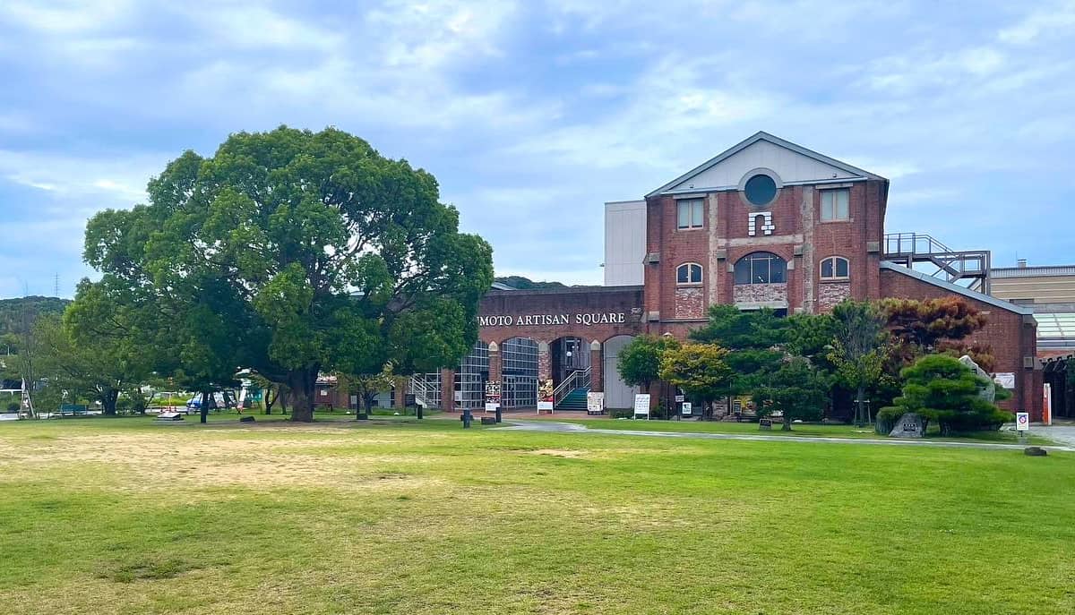 広々として緑濃い洲本市民広場（写真提供：淡路島洲本Loveフェス実行委員会）