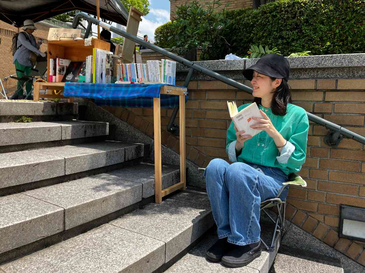 中央公園の階段広場で「第4回 本とお花とパンとコーヒー」開催　尼崎市 [画像]