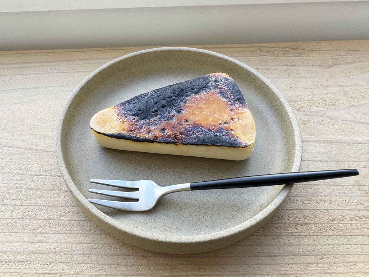 イートイン限定「ブリュレチーズケーキ」550円（税込）