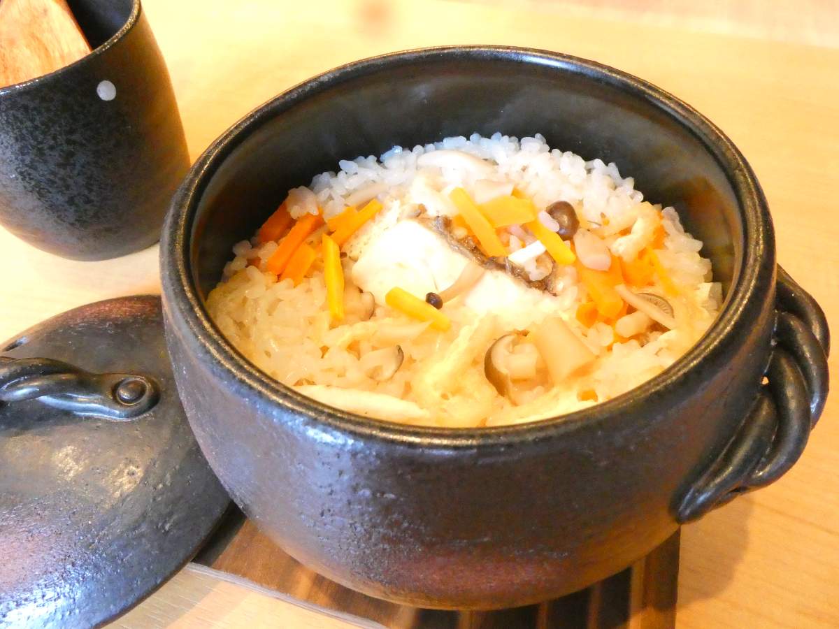 「鯛の釜炊きご飯」※実際にこの形での提供はありません