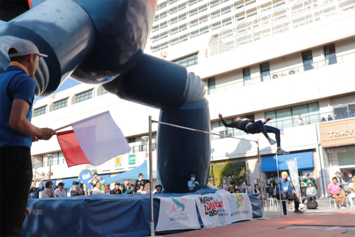 鉄人広場で「走り高跳びイベント」開催 オリンピアンが華麗な技を披露 神戸市 [画像]