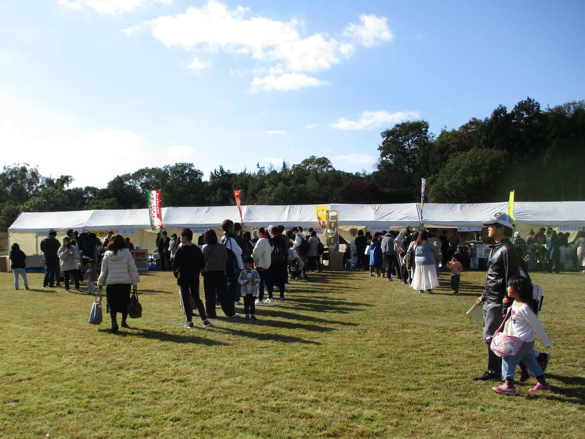 グルメやステージが盛りだくさん！播磨中央公園で楽しむ「秋マルシェ」 加東市 [画像]