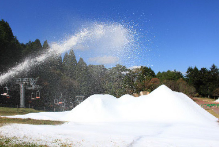 メインゲレンデ造雪作業の様子