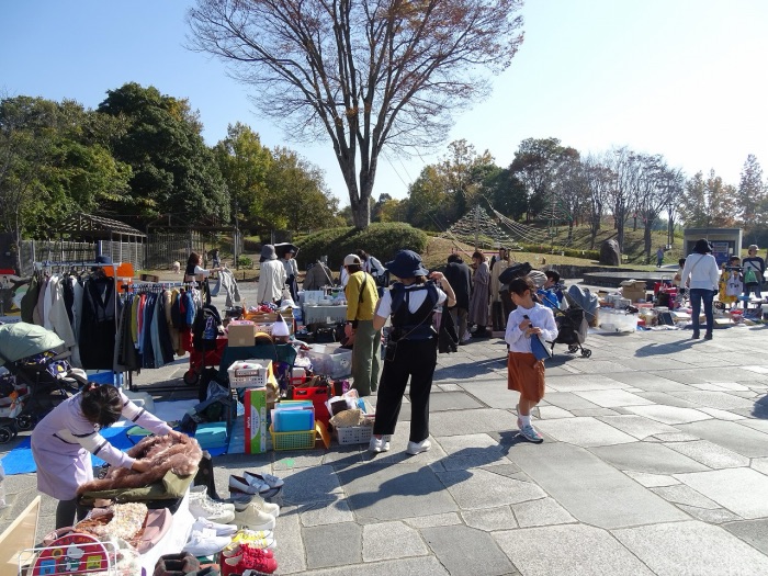 子ども服やおもちゃなど掘り出し物が見つかるかも！有馬富士公園で「リサイクルマーケット」開催 三田市 [画像]