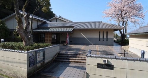 赤穂市立美術工芸館 田淵記念館が「秋」をテーマにした茶道具を11月4日まで展示