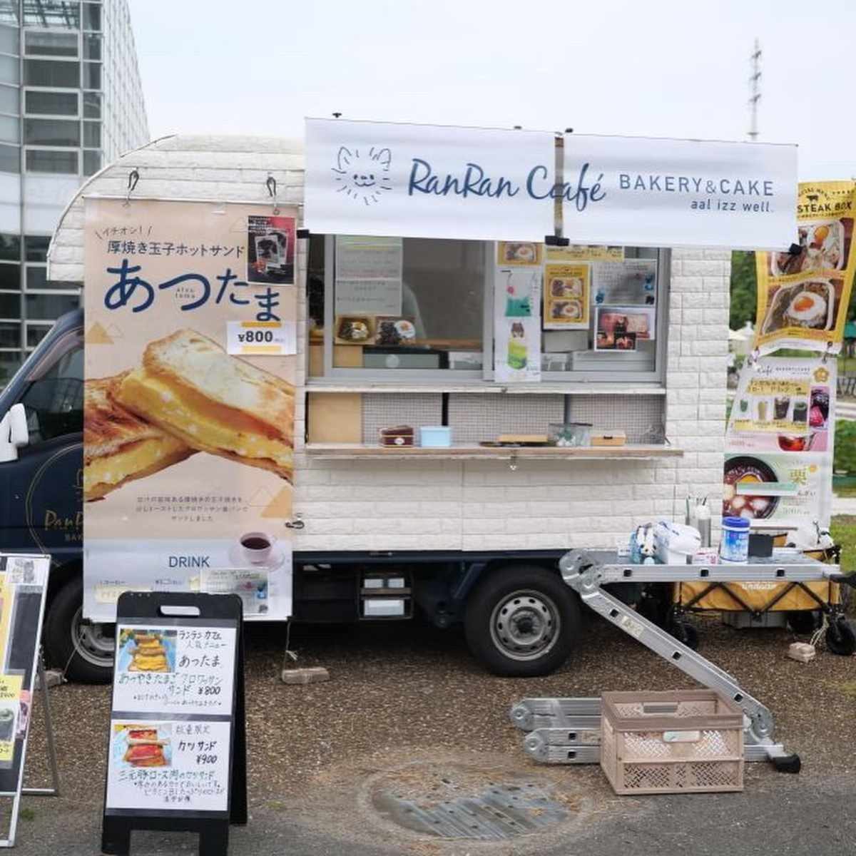 高浜岸壁で「キャバリア共和国」開催 わんちゃんとショッピングができるマルシェ 神戸市 [画像]