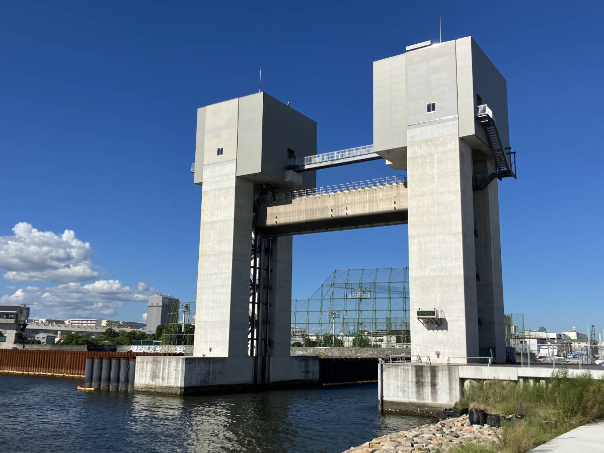 「新川水門」