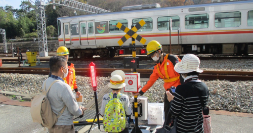 運転士や車掌の仕事が体験できる「姫新線車両基地ファミリー見学会」