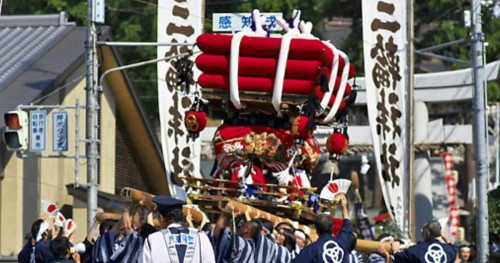 「トーリマセー」のかけ声とともに布団太鼓が街を巡行 三輪神社「秋季例大祭」