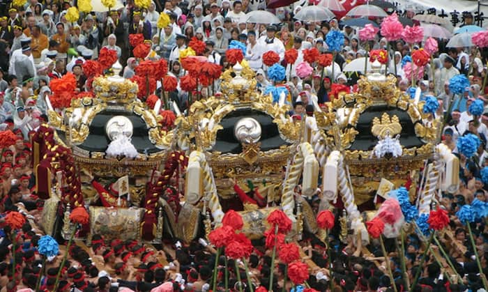 豪華な屋台が激しく練り競う！松原八幡神社秋季例大祭「灘のけんか祭り」 姫路市 [画像]