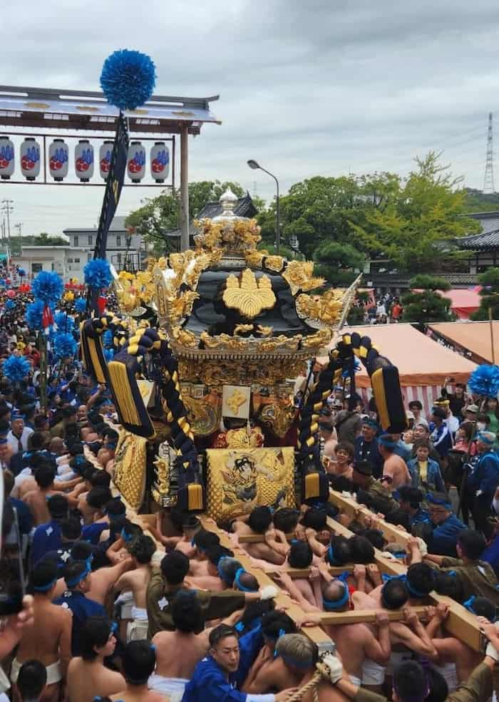 豪華な屋台が激しく練り競う！松原八幡神社秋季例大祭「灘のけんか祭り」 姫路市 [画像]