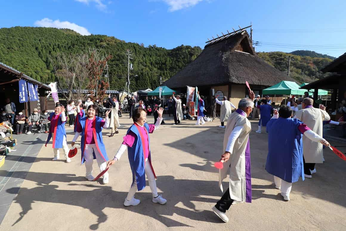 歴史感じる道の駅「銀の馬車道・神河」で秋の実りを楽しむマルシェイベント 神河町 [画像]