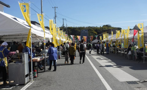 伝説が残る港町・室津漁港で新鮮な海の幸に舌鼓「第3回 室津ふるさと祭」