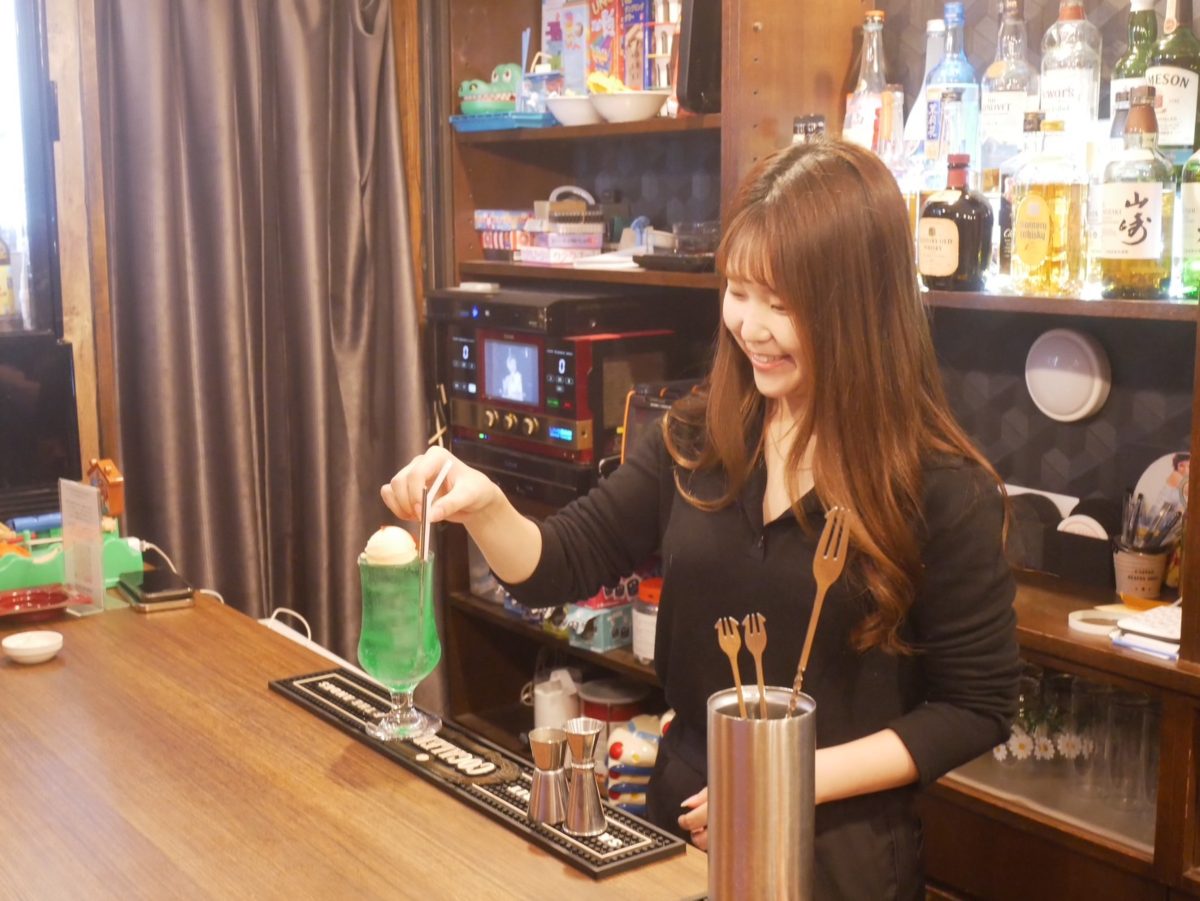 三宮『昭和レトロBAR ニューロマン』でいただく大人も楽しめるお子様ランチ 神戸市 [画像]