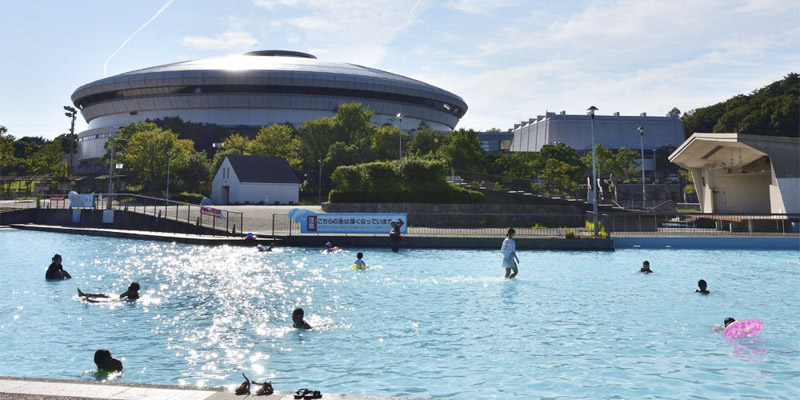 「水のくに」は夏季のみオープン！各年の開放期間は、別途ホームページ・チラシ・SNS等でお知らせされます　提供：神戸総合運動公園