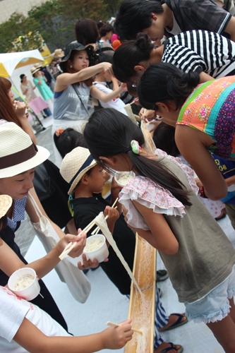 須磨パティオで『流しそうめんフェスティバル』神戸市須磨区 [画像]