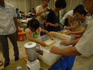 宝酒造エコの学校『紙すき体験』　神戸市西区 [画像]