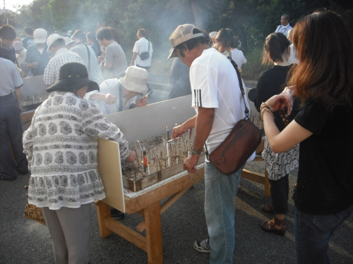 先祖や故人をしのび、神戸市全区で精霊送り実施