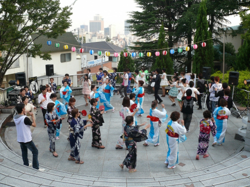 『風見鶏・夕涼み盆』　神戸市中央区